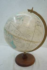 lot 180 image: home decor