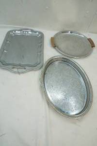 lot 182 image: Set of Serving Platters