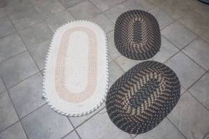 lot 212 image: 3 Rugs