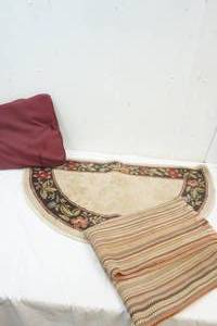 lot 214 image: Rug