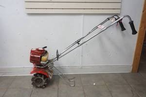 lot 222 image: Mantis Tiller