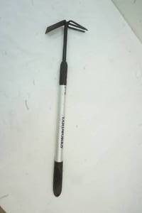 lot 227 image: Yardworks Gardening Tool