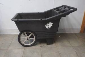 lot 229 image: Yard Cart