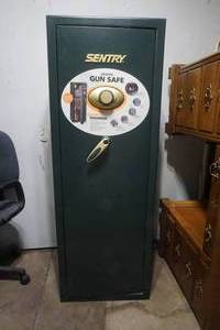 lot 241 image: Sentry Gun Safe