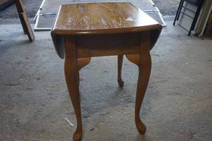 lot 246 image: Drop Leaf Side Table