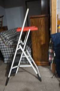 lot 264 image: Cosco Step Ladder