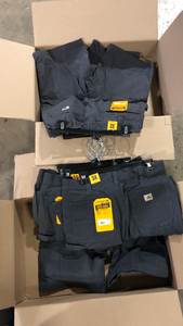 lot 31 image: Lot of Assorted Carhartt Mens 34 Shadow CottonSpandex Rugged Flex Rigby Work Short Customer Returns See Pictures