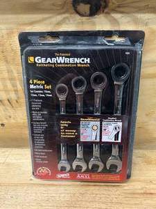 lot 26 image: GEARWRENCH 4 Piece Metric Ratcheting Combination Wrench Set