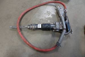 Texas Pneumatic TXCH4-4B Heavy Duty Air Chipping Hammer with Bit