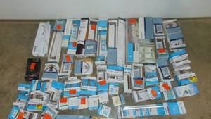 lot 6 image: Mixed Lot of Bathroom Accessories Store Returns