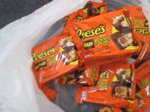 12- 1.32oz Reeses Big Cup with Puf...