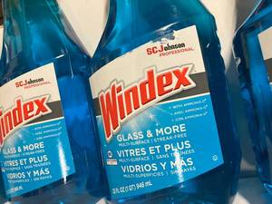 lot 117 image: Windex Glass Cleaner