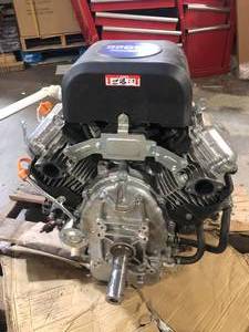 lot 15 image: DUROMAX 500CC 1 in. Multi-Purpose Horizontal Key Shaft RecoilElectric Start Portable Log Splitter Go Cart Gas Engine 50-State  Customer Returns See Pictures