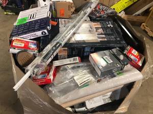 lot 3 image: Gaylord of Misc Housewares and Hardware Various Models and Conditions  Customer Returns See Pictures