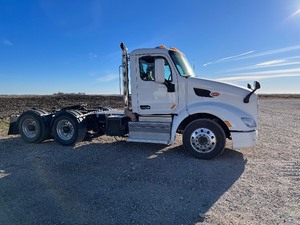 2018 Peterbilt 579 Day Cab