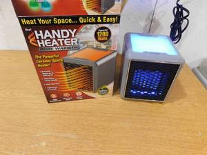 HANDY HEATER 800-BTU Fan Heater Electric Personal Space Heater Furnace with UV Light