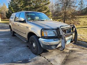 2001 Ford F-150 XLT Triton V8 Crew Cab Pickup Truck with Topper