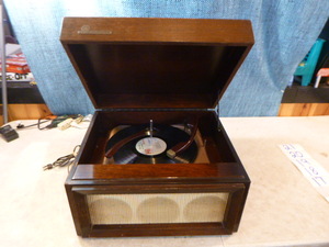 Vintage1953  V-M Tri-O-Matic Phonograph