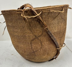 ANTIQUE Yanomami Gathering Basket with Snake motif