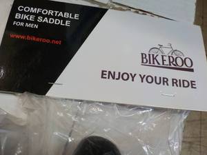 lot 35 image: 5 Bike Saddle Seats for Men...