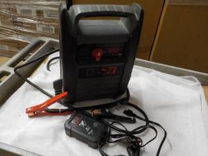 lot 43 image: DSR Battery Charger...