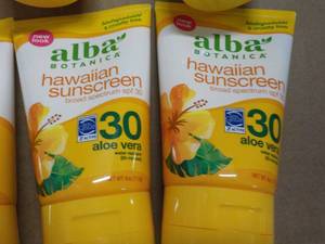 lot 106 image: 6 x 4 oz Tubes Alba Botanica Hawaiian Sunscreen #30 Aloe Vera