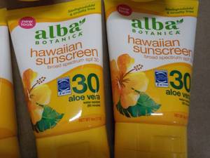 lot 107 image: 6 x 4 oz Tubes Alba Botanica Hawaiian Sunscreen #30 Aloe Vera