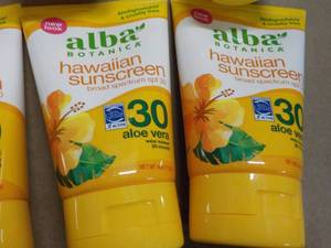 lot 108 image: 6 x 4 oz Tubes Alba Botanica Hawaiian Sunscreen #30 Aloe Vera