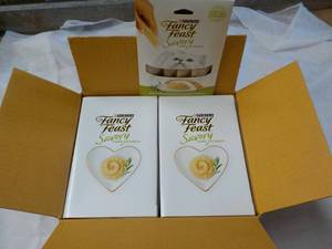 lot 165 image: 30 ct Purina Fancy Feast Savory Cat Treats Natural Chicken in a Demi Glaze best date 082023 Retail $90 total