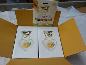 lot 167 image: 30 ct Purina Fancy Feast Savory Cat Treats Natural Chicken in a Demi Glaze best date 082023 Retail $90 total