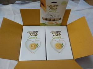 lot 170 image: 30 ct Purina Fancy Feast Savory Cat Treats Natural Chicken in a Demi Glaze best date 082023 Retail $90 total
