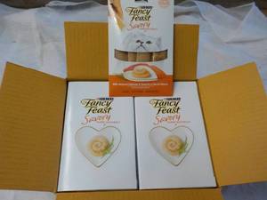 lot 174 image: 30 ct Purina Fancy Feast Savory Cat Treats Natural Salmon and Tuna in a Demi Glaze best date 082023 Retail $90 total