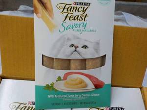 lot 177 image: 30 ct Purina Fancy Feast Savory Cat Treats Natural Tuna in a Demi Glaze best date 082023 Retail $90 total