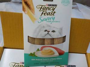 lot 178 image: 30 ct Purina Fancy Feast Savory Cat Treats Natural Tuna in a Demi Glaze best date 082023 Retail $90 total