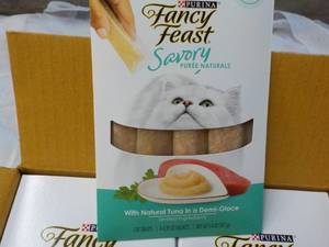 lot 179 image: 30 ct Purina Fancy Feast Savory Cat Treats Natural Tuna in a Demi Glaze best date 082023 Retail $90 total