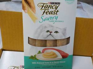 lot 180 image: 30 ct Purina Fancy Feast Savory Cat Treats Natural Tuna in a Demi Glaze best date 082023 Retail $90 total