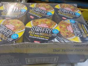 lot 339 image: 6 x 2.61 oz Cups Thai Yellow Curry Flavor Stir Fry Cup Noodles