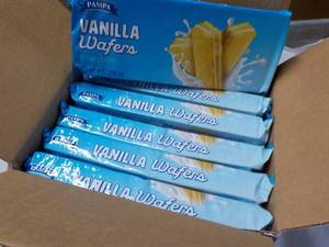 lot 367 image: 12 x 6 oz Pampa Vanilla Wafers best date 11262023
