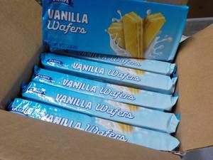 lot 368 image: 12 x 6 oz Pampa Vanilla Wafers best date 11262023