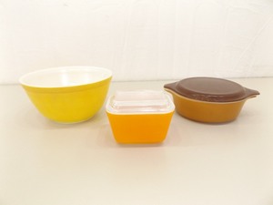 Lot of Vintage RARE Pyrex wLids etc. (5 piece)