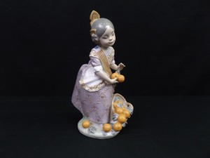 Vintage LLADRO #1422 Miss Valencia