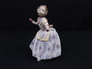 Vintage LLADRO #5375 Teresita Girl Dancing wRose