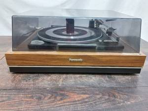 lot 11 image: Panasonic Automatic Turntable