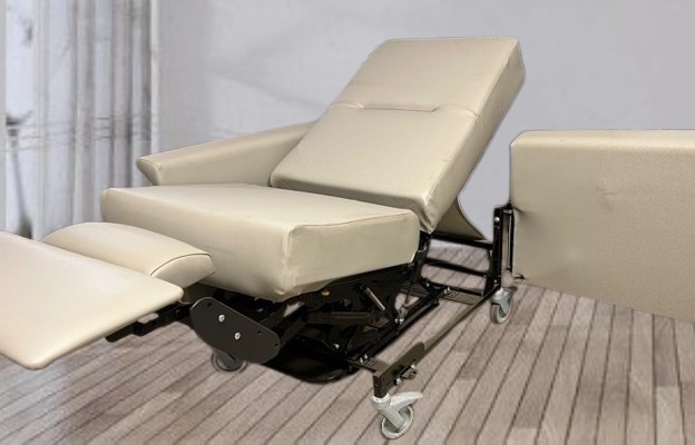 MSRP $5000 Champion Extra Wide &amp Soft Cells Clinical Care Patient Treatment Recliner Chair -300 lb. Capacity Reclines With The Pop of Side Button - WOW Swing-away Arms For Easy Slide Transfer Of Wheelchair Patients - XLNT Condition Reserve Only $275