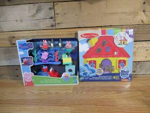lot 31 image: Peppa Pig Peppas Aquarium Adventure Playset & Melissa & Doug Blues Clues & You Wooden Activity Board with Clue Cards