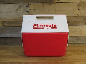 lot 23 image: Vintage Playmate by Igloo Cooler