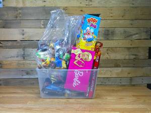 lot 122 image: Bin of Toys (Missing PartsAccessories)
