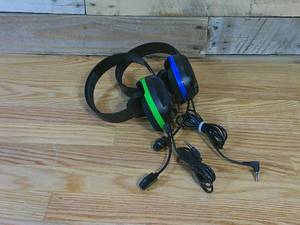 lot 143 image: Two Turtle Beach Recon Chat Headsets for PS4, Xbox One, PC, Mobile (BlackBlue & BlackGreen)