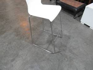 lot 92 image: Ikea White Glenn Bar Stool