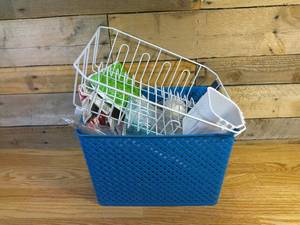 lot 247 image: Bin of HouseholdKitchen Items